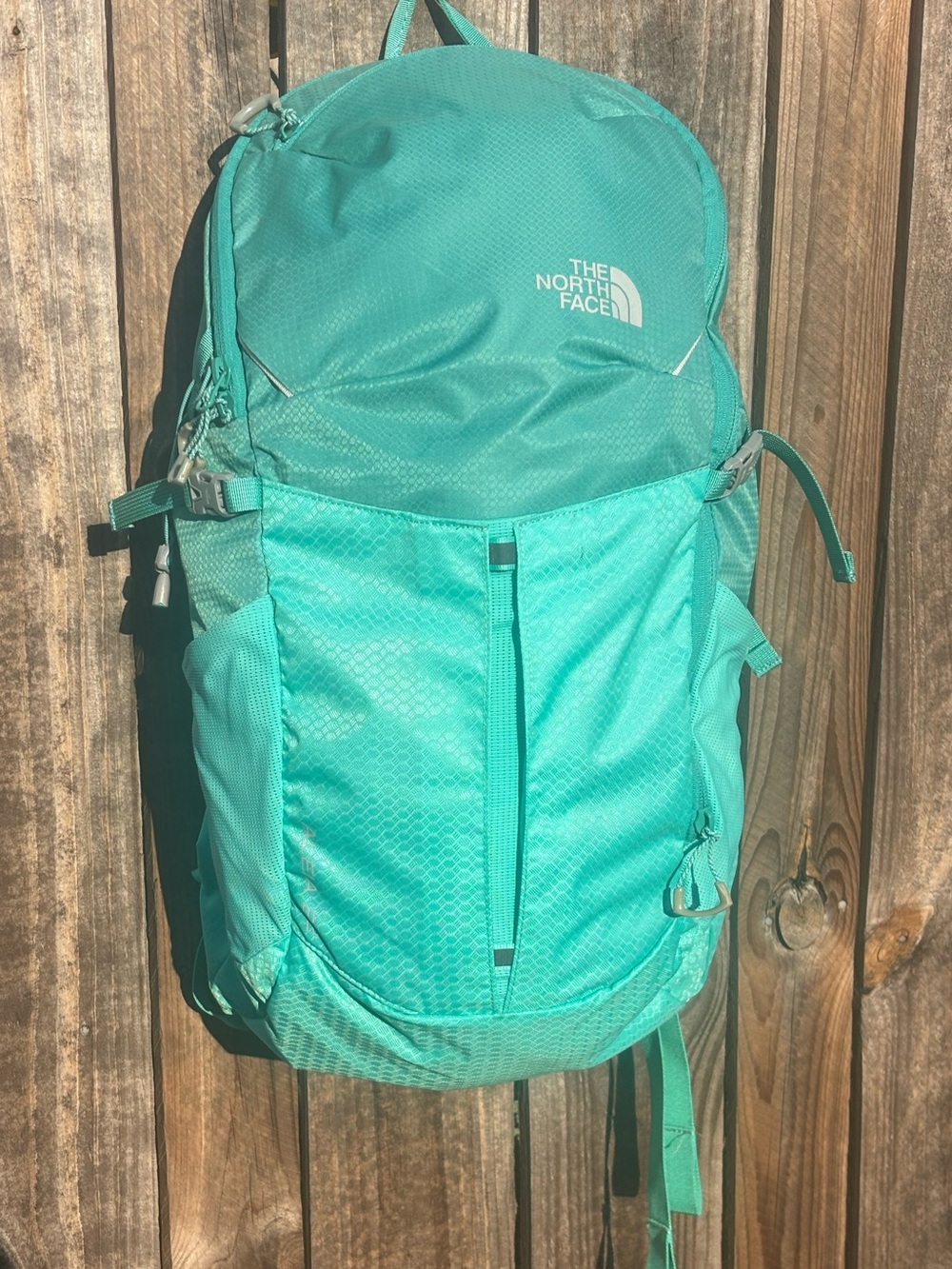 The North Face Litus 22 Hiking Backpack Teal Green Technical Daypack Lightweight